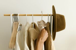 How to Build a Basic Capsule Wardrobe for Everyday Style